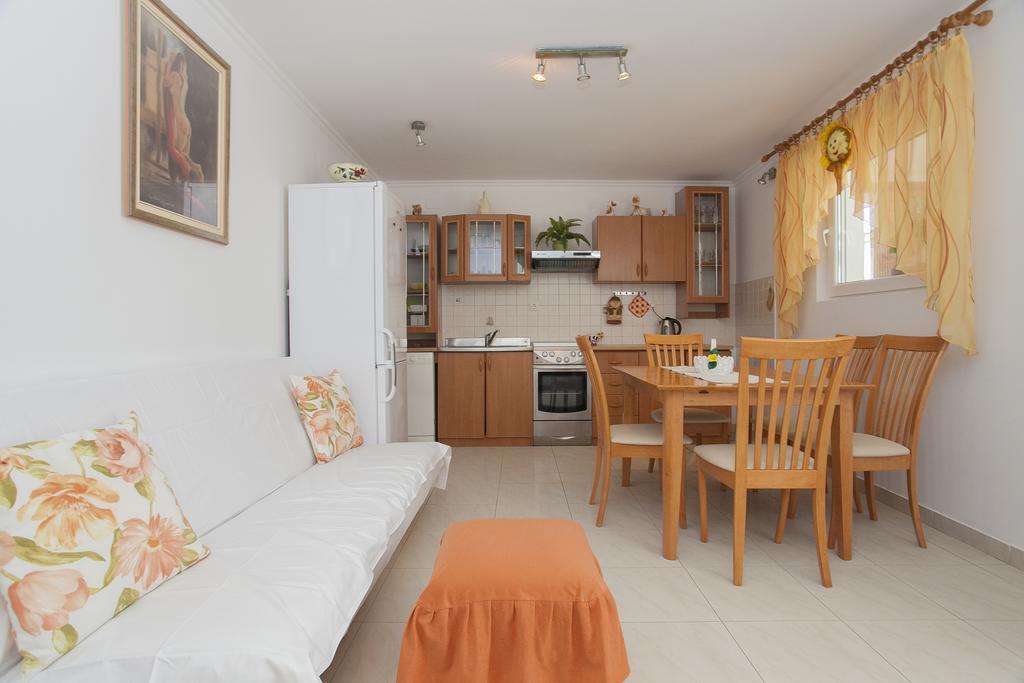 Guest House Mara Vela Luka Exteriör bild