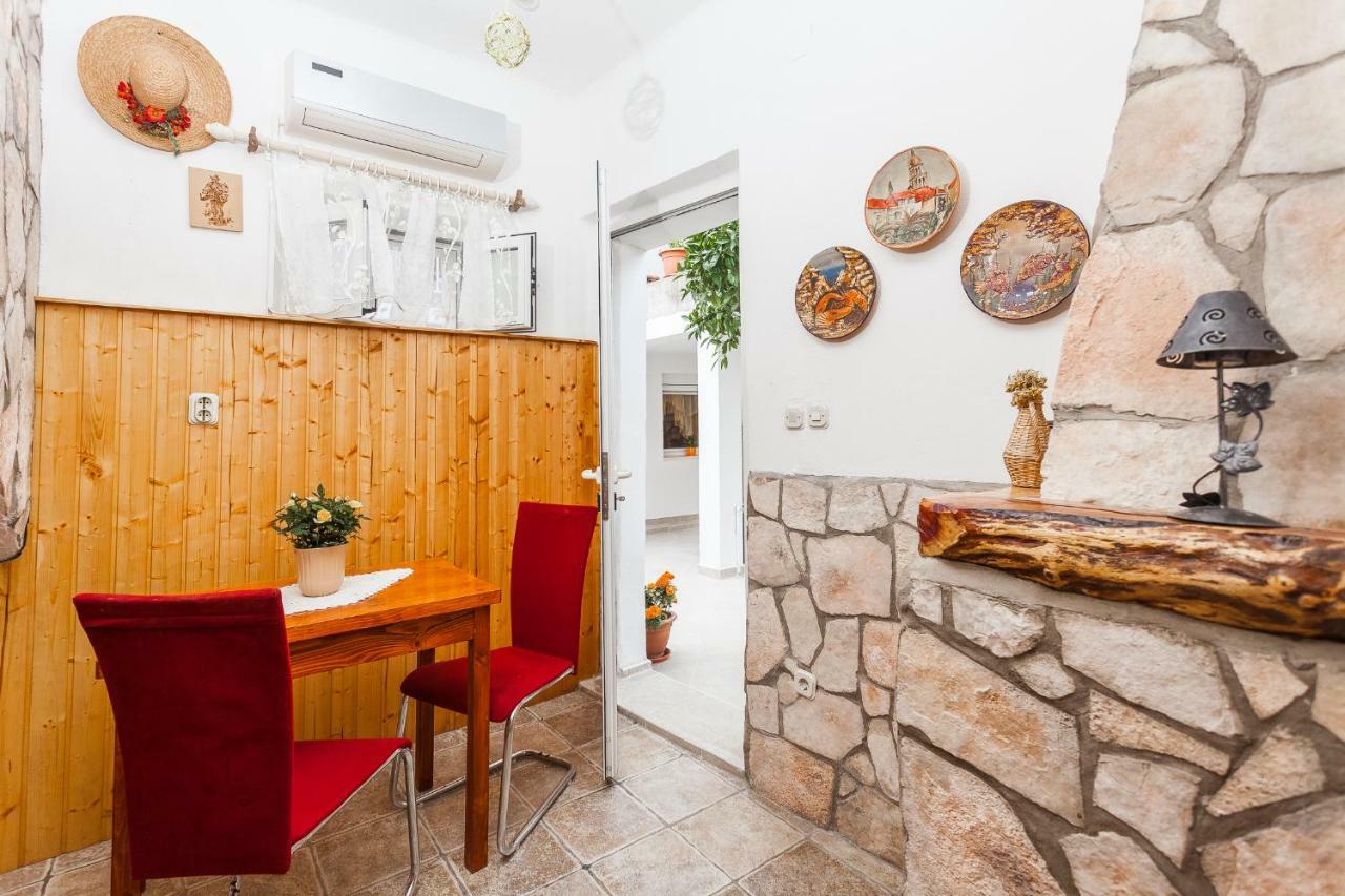 Guest House Mara Vela Luka Exteriör bild